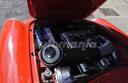 Alfa Romeo - Alfa Romeo Duetto Spider del 1969 vano motore e batteria. Scopri lAlfa Romeo Duetto Spider Osso di Seppia. Non perdere le Foto!