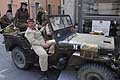 Jeep 4x4 mezzo militare e donne canadasi, Anniversario Liberazione d´Italia a Ferrara