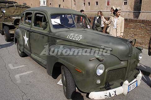 Carovana militare Storica - Auto storica Super Delux 8 veicolo militare, Anniversario Liberazione dItalia a Ferrara