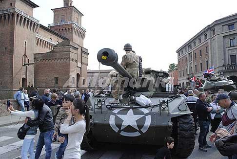 Carovana militare Storica - Carri armati della seconda Guerra Mondiale, rievocazione storica del 72° Anniversario Liberazione d´Italia a Ferrara