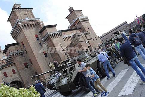 Carovana militare Storica - Carri armati e Castello Estense a Ferrara, per Anniversario Liberazione