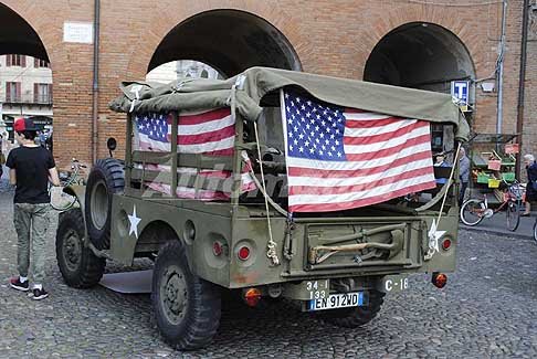 Carovana militare Storica - Fuoristrata militare Usa parata storica II Guerra mondiale, per il 72 Anniversario Liberazione dItalia a Ferrara