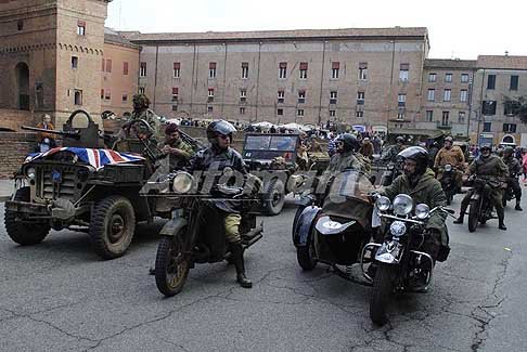 Carovana militare Storica - Mezzi militari con furistrada, moto e sidecar depoca, per il 72 Anniversario Liberazione a Ferrara