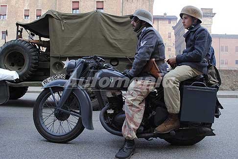 Carovana militare Storica - Moto DKW militare, atmosfera ripartenza carrovana Anniversario Liberazione Ferrara