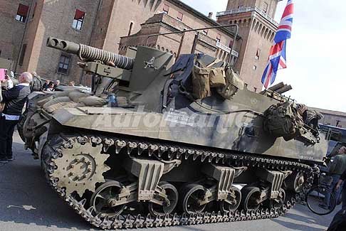 Carovana militare Storica - Parata militare carro armato cingolato della II Guerra mondiale, per il 72 Anniversario Liberazione a Ferrara