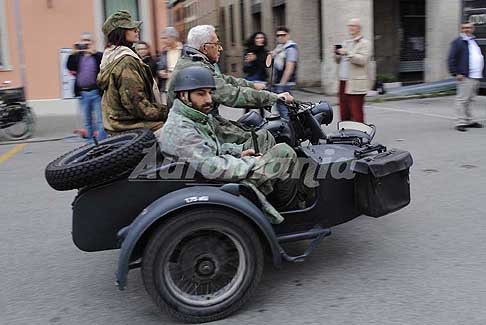 Carovana militare Storica - Sidecar militare per la parata storica, 72 Anniversario Liberazione dItalia a Ferrara