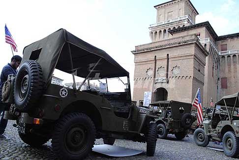 Carovana militare Storica - Veicoli Minitari Usa a Piazza Castello Ferrara, per il 72 Anniversario Liberazione