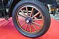 Ford T Roadster del 1918 con dettaglio ruote in legno in bella mostra ad Auto e Moto d�Epoca 2025 presso Bologna Fiere. Scopri la Ford T Roadster auto rara. Non Perdere le Foto esclusive di Automania!