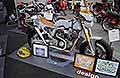Harley Davidsn Sportster Fontanina con motore da 1500 cc e scarico di acciaio artigianale esposte ad Auto e Moto d�Epoca 2025 presso la Fiera di Bologna. Scopri la moto Harley Davidsn Sportster Fontanina. Guarda le Foto esclusive di Automania!