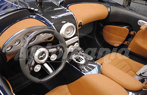 Automobili Mignatta - Automobili Mignatta Rina interno di gran lusso senza schermi: solo pedali regolabili, sedili ricavati nella scocca stessa della vettura, tanti inserti in alluminio fresato. Scopri lauto sportiva Automobili Mignatta Rina. Non perdere le Foto!