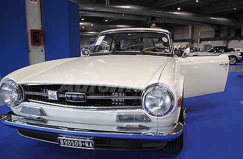 Finarte - Triumph TR6 2.5 PI del 1974, Lotto 01 esposta da Finarte ad AutoMotoRetr� 2026 a Fiere di Parma. Scopri la Triumph TR6 2.5 PI vintage cars. Non perdere le Foto esclusive di Automania!