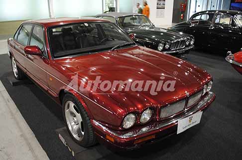 Jaguar - Jaguar XJR esposta in ocasione dei 91 anni di Jaguar ad Automotretro 2025 presso Fiere di Parma. Scopri la Jaguar XJR auto storia. Guarda le Foto!