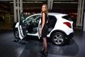 Opel Mooka portiere aperta girl al Motor Show 2012