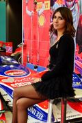 Sexy Hostess con calze a rete affianca una monoposto da gara MotorShow di Bologna 2012