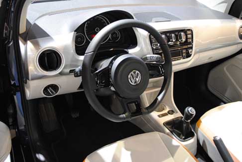 Volkswagen - Volkswagen Eco Up! interni vettura city car a metano