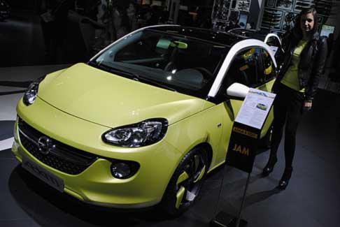 Opel - Il direttore marketing Opel, Nicola Benai, illustra la protagonista dello stand, la nuova Opel ADAM, una vettura che entra con forza in un segmento nuovo per Opel, dichiara. 