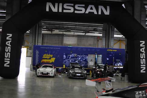 Nissan - Paddock Motor Sport Arena allestimento Nissan con le sue vetture sportive da corsa al Bolonga Motor Show 2012