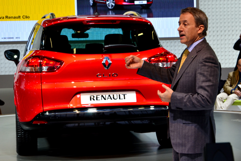 Renault - Conferenza stampa Renault Clio Break di colore rosso al Bologna Motor Show 2012