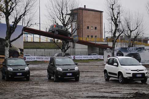 Fiat - Area 47 esposta la Fiat Panda 4x4 city car a trazione integrale al Motor Show di Bologna 2012