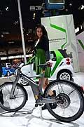 Smart ebike e hostess al Salone di Bologna 2012