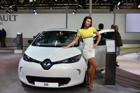 Salone di Bologna - Immagine di archivio di Automania, con le Hostess deloo stand Renault al Motor Show 2012