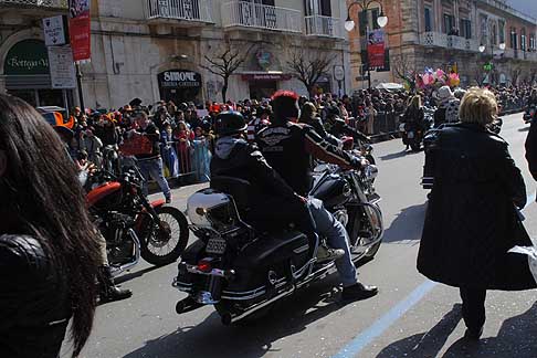 Carri allegorici Putignano 2015 - Carnevale di Putignano 2015 I sette vizzi capitali: Harley Davidson in maschera