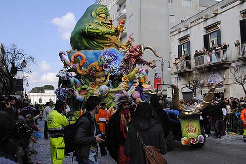Carri Allegorici di Putignano - Accidia - Snaturata evoluzione al Carnevale di Putignano 2015