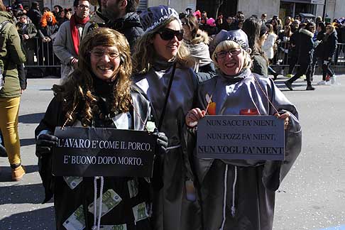 Carri Allegorici di Putignano - Allegria del Carnevale di Putignano tra maschere e detti