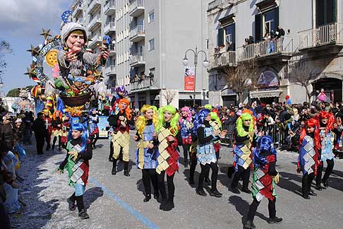 Carri allegorici Putignano 2015 - Carnevale di Putignano 2015 I sette vizzi capitali: baletti in mascera e carri allegorici