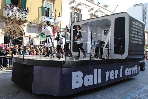 Carri allegorici Putignano 2015 - Carnevale di Putignano 2015 I sette vizzi capitali: Ball rer i cant