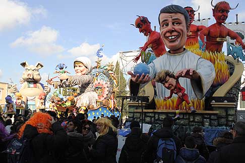 Carri Allegorici di Putignano - Carri allegorici del Carnevale di Putignano 2015