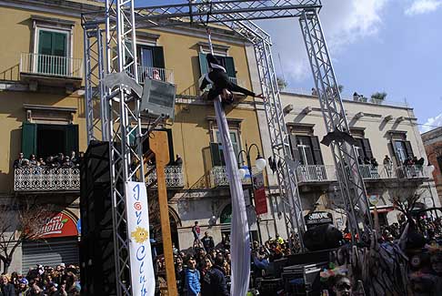 Carri allegorici Putignano 2015 - Carnevale di Putignano 2015 I sette vizzi capitali: danza acrobatica