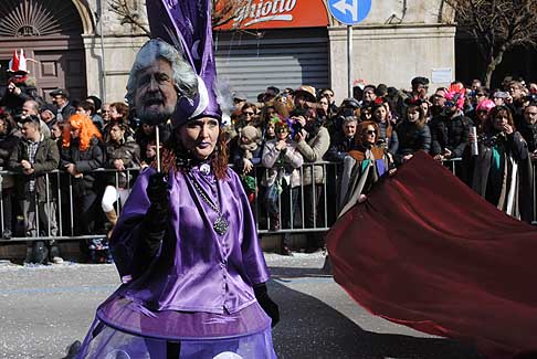 Carri allegorici Putignano 2015 - Carnevale di Putignano 2015 I sette vizzi capitali: maschera di Beppe Grillo
