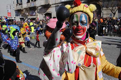 Carri Allegorici di Putignano - Maschere del Carnevale a Putignano per la 621ma edizione