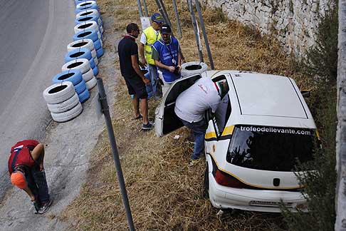 Coppa Selva di Fasano 2015 - Incidente Peugeot 106 arrivat a lunga finisce a muro, indenne il pilota Mariella Onofrio alla Coppa Selva di Fasano 2015