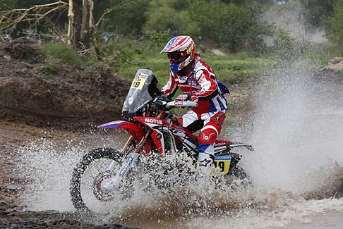 Dakar 2016 - Dakar 2016 biker Michael Metge del team HRC su Honda in azione