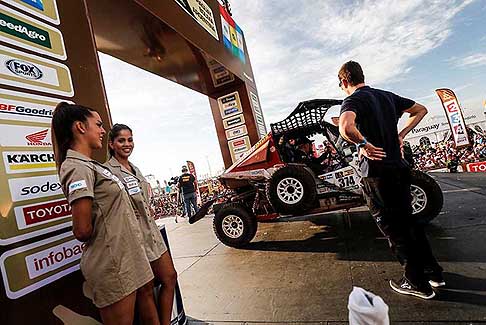 Dakar 2017 - Paraguay, Bolivia, Argentina - Dakar 2017 driver Dongsheng Li cinese su Polaris RZR 1000 partenza