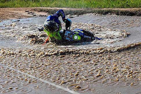 Dakar 2017 - Paraguay, Bolivia, Argentina - Dakar 2017 moto Sherco TVS di Metge Adrien in azione cadepa in acqua