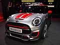 Per gli appassionati delle prestazioni al limite, Mini dedica la MINI John Cooper Works Concept. 