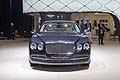 Vista frontale della lussuosa Bentley Flying Spur Salone di Detroit