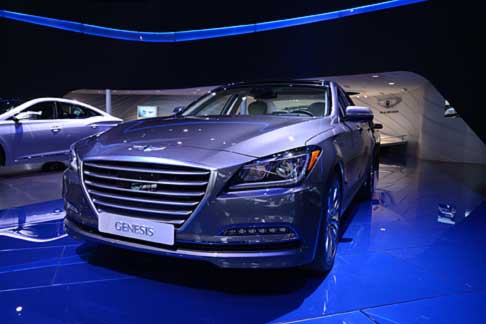 Hyundai -  Destinata ad una clientela esclusiva e dai gusti raffinati, la nuova berlina premium Hyundai Genesis 2015 sceglie il parterre nordamericano di Detroit per svelarsi al grande pubblico.