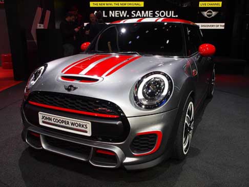 Mini - Per gli appassionati delle prestazioni al limite, Mini dedica la MINI John Cooper Works Concept. 