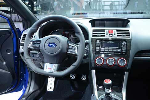 Subaru  - Labitabilit risulta migliorata grazie ad un passo allungato di 25 mm, che consente ai passeggeri della zona posteriore una seduta pi confortevole. 