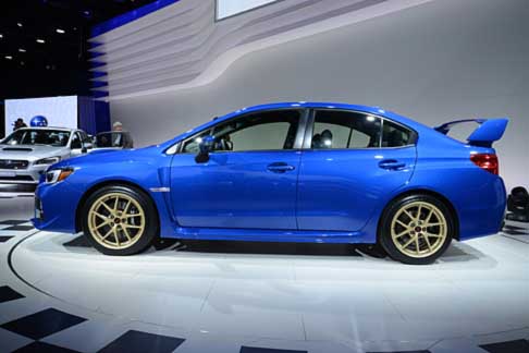 Subaru  - Il design esprime forza e potenza, puntando su linee aggressive. Nel frontale, prominente, spicca la griglia esagonale, abbinata a i fari dal nuovo disegno.