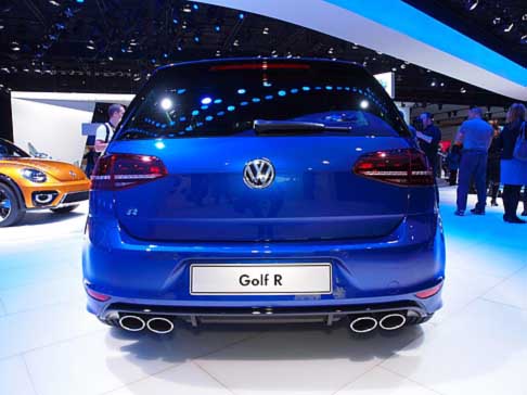 Volkswagen - Contribuiscono al dinamismo della Golf R il telaio sportivo di nuova concezione, il nuovo sterzo progressivo ed ESC Sport completamente disattivabile. 
