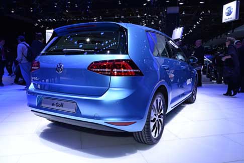 Volkswagen - Volkswagen e-Golf  alimentata da un motore elettrico da 115 CV, abbinato al cambio monomarcia di nuovo sviluppo.
