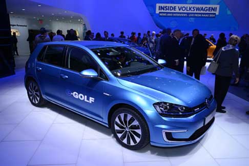 Volkswagen - La Volkswagen e-Golf rappresenta il primo veicolo completamente elettrico di Wolfsburg per la clientela dOltreoceano, attesa sulle strade a partire dal quarto trimestre del 2014. 