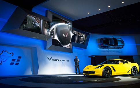 Chevrolet - Chevrolet Corvette Z06 2015  la prima vettura sportiva in grado di offrire un motore sovralimentato, una trasmissione automatica e, grazie ad un telaio in alluminio rinforzato, un pannello tetto removibile. 