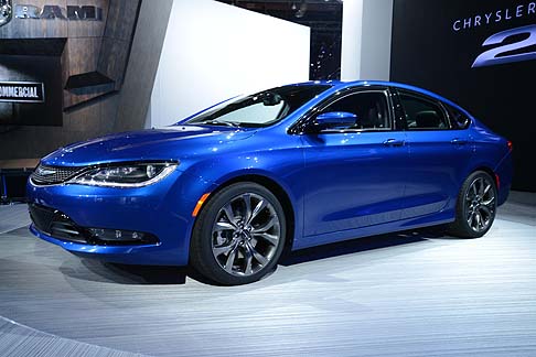Chrysler - Gli interni sono realizzati artigianalmente con materiali di elevata qualit e con grande cura per i dettagli.