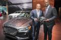 Genesis G70 nominata 2019 North American Car of the Year al Detroit Auto Show 2019. Manfred Fitzgerald, Executive Vice President and Global Head of the Genesis Brand and Erwin Raphael, Executive Director, Genesis Motor America.
